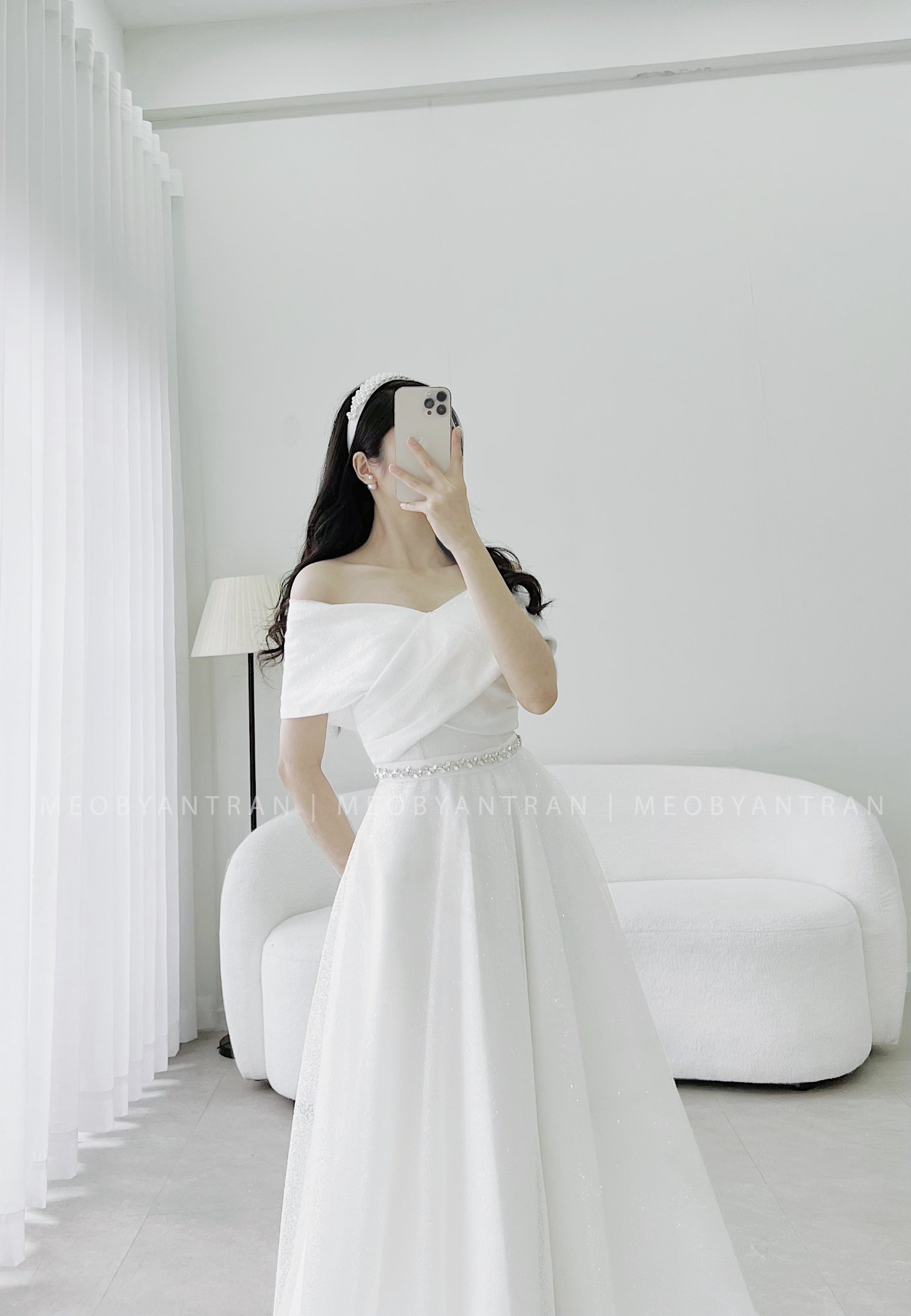 Váy cưới lộng lẫy của Minh Hằng Có gì đặc biệt mà cô dâu giấu đến tận phút chót #40 Váy cưới lộng lẫy của Minh Hằng Có gì đặc biệt mà cô dâu giấu đến tận phút chót